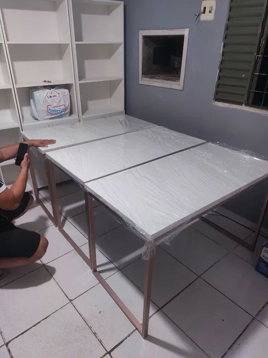 Mesa de Jantar Branca com Tampo de Vidro