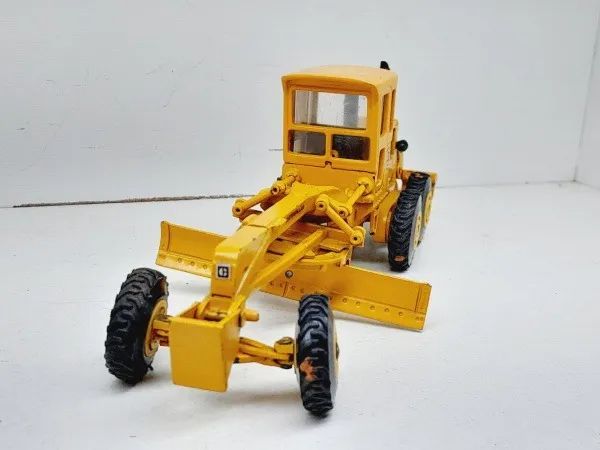 Mini Motoniveladora Caterpillar 140b Arpra 1/50 - Hobbies e coleções -  Centro, Juiz de Fora 1267589413 | OLX