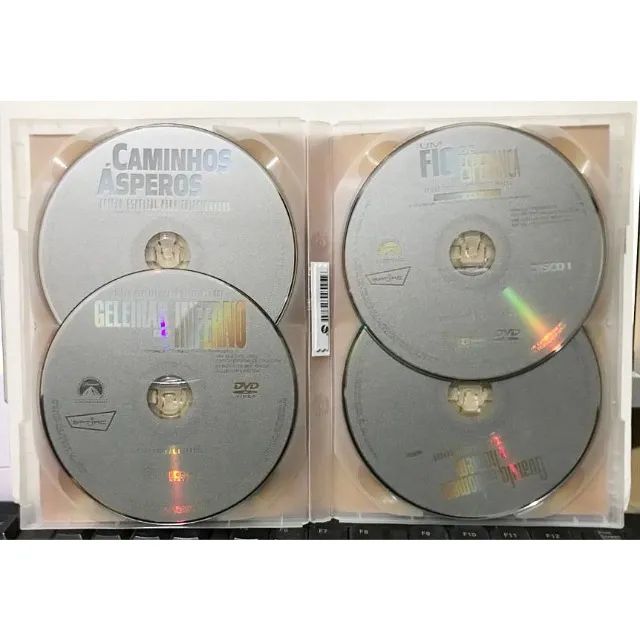 BOX DVD Coleção John Wayne. NOVÍSSIMO!  Quatro Filmes. - Foto 3