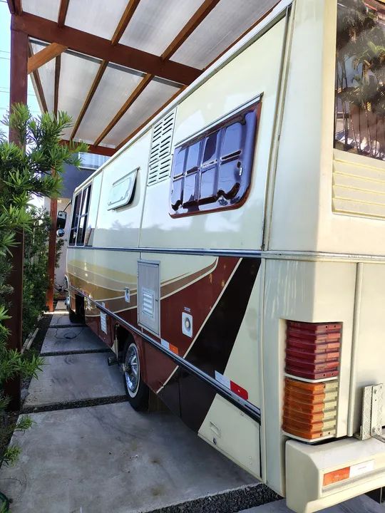 Motorhome PLACA PRETA Larturist 195.000km originais - Foto 3