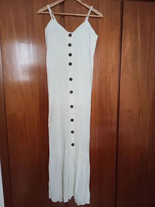 Vestido branco longo com botões tamanho G