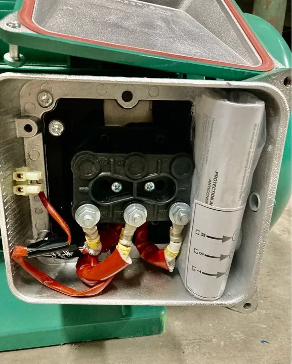 Motor Leroy Somer 30 kW 400 volts 110 Hertz  - Foto 4