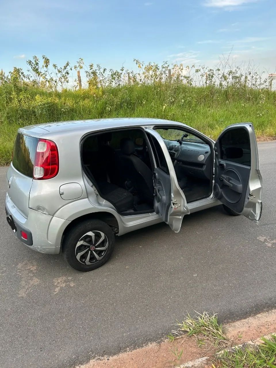 FIAT Uno Vivace 1.0 2014/15 - Foto 2
