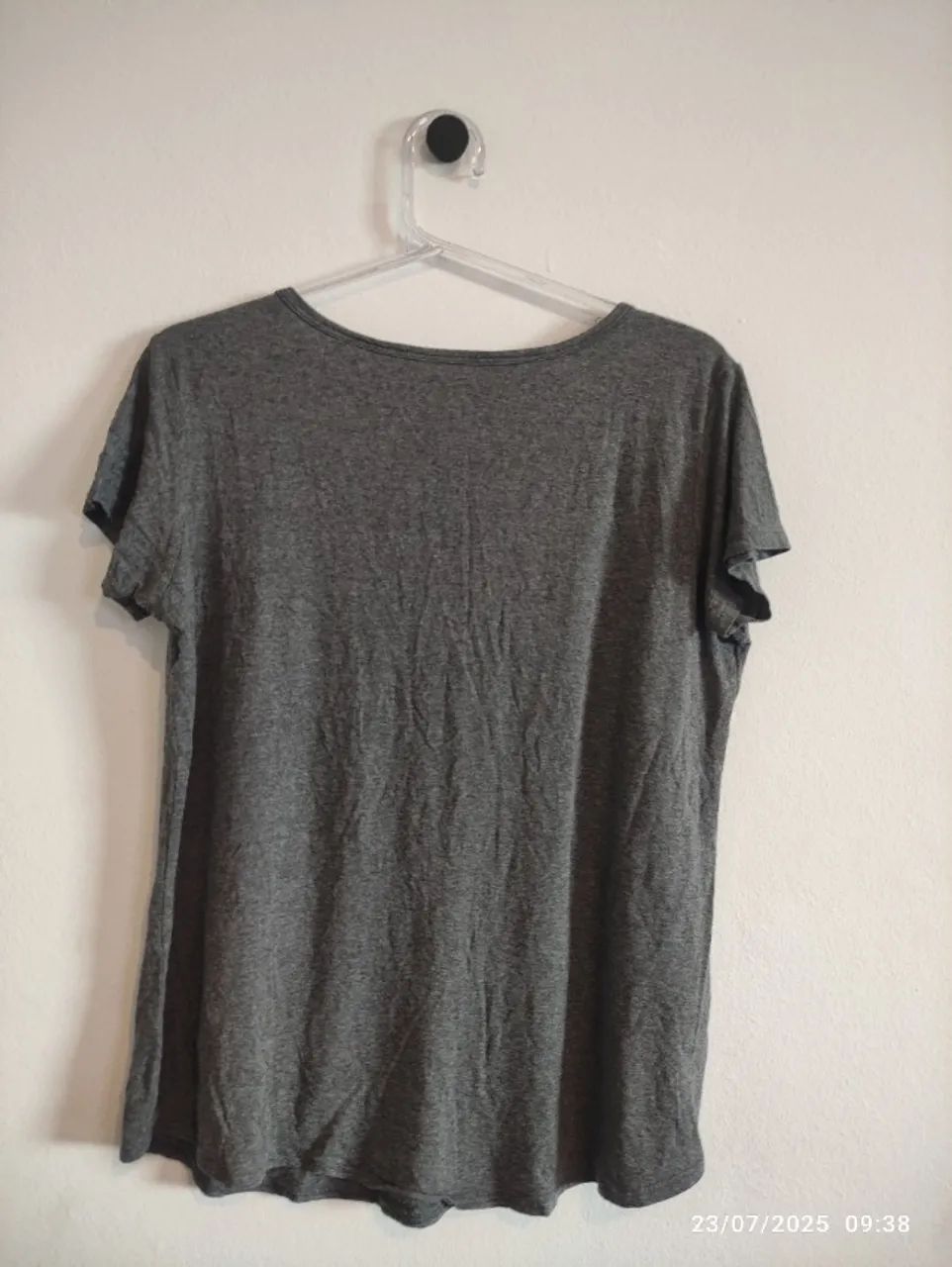 Camiseta Grafite Bolso Paetê - Foto 2