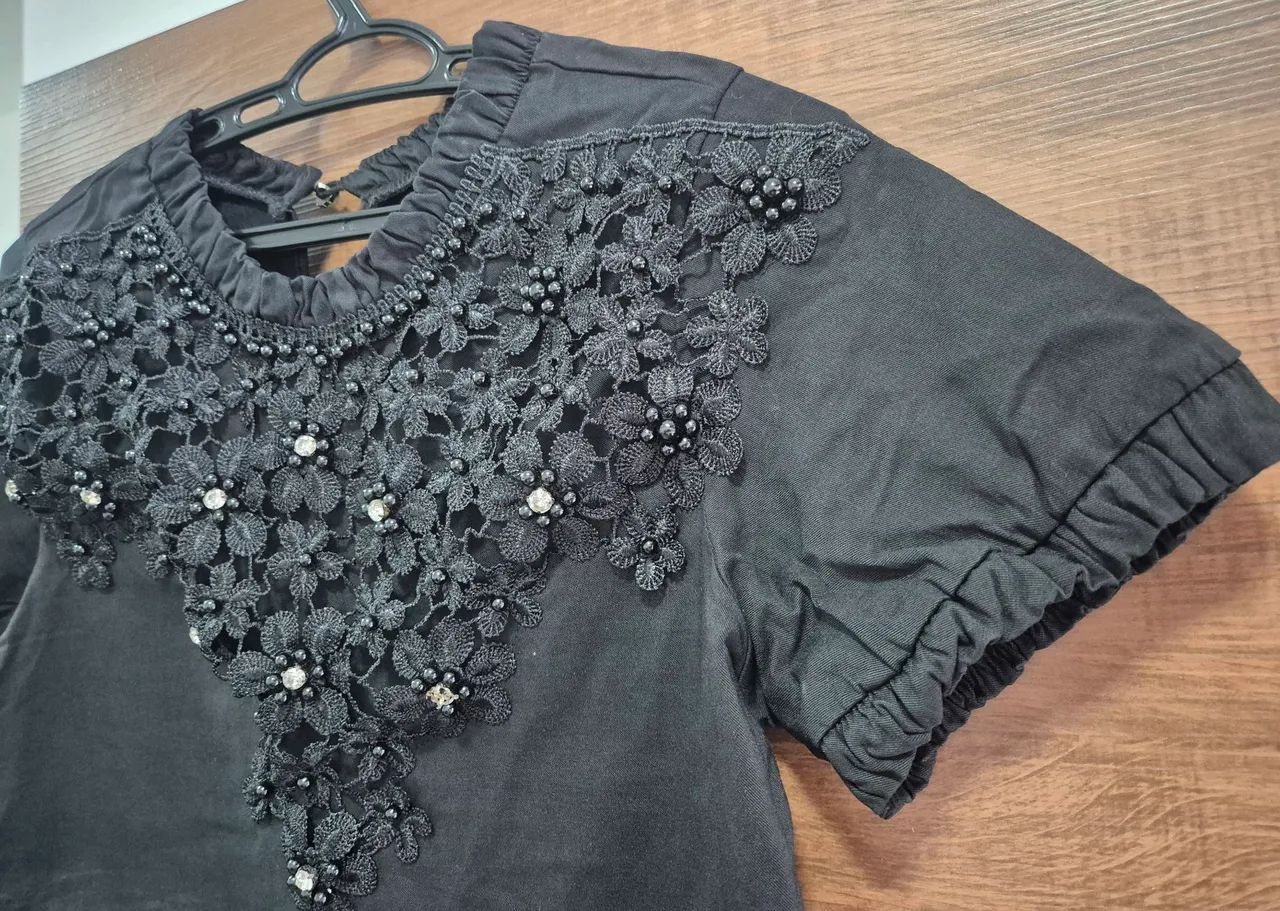 Blusa feminina linda com strass e perolas (preta) - Foto 3