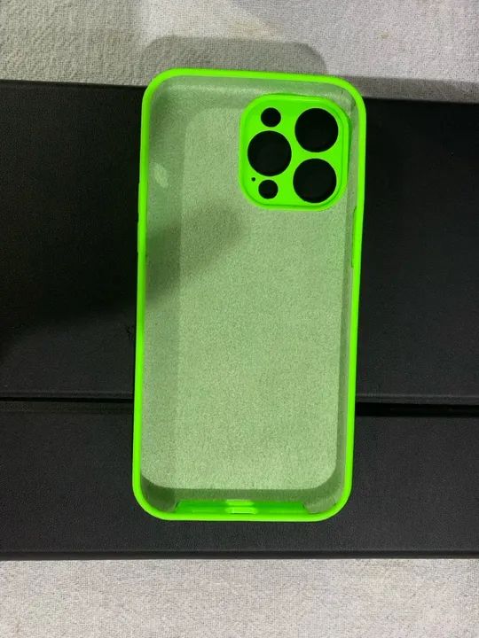 Capinhas para iPhone 14 Pro Max Semi novas silicone aveludada - Foto 2