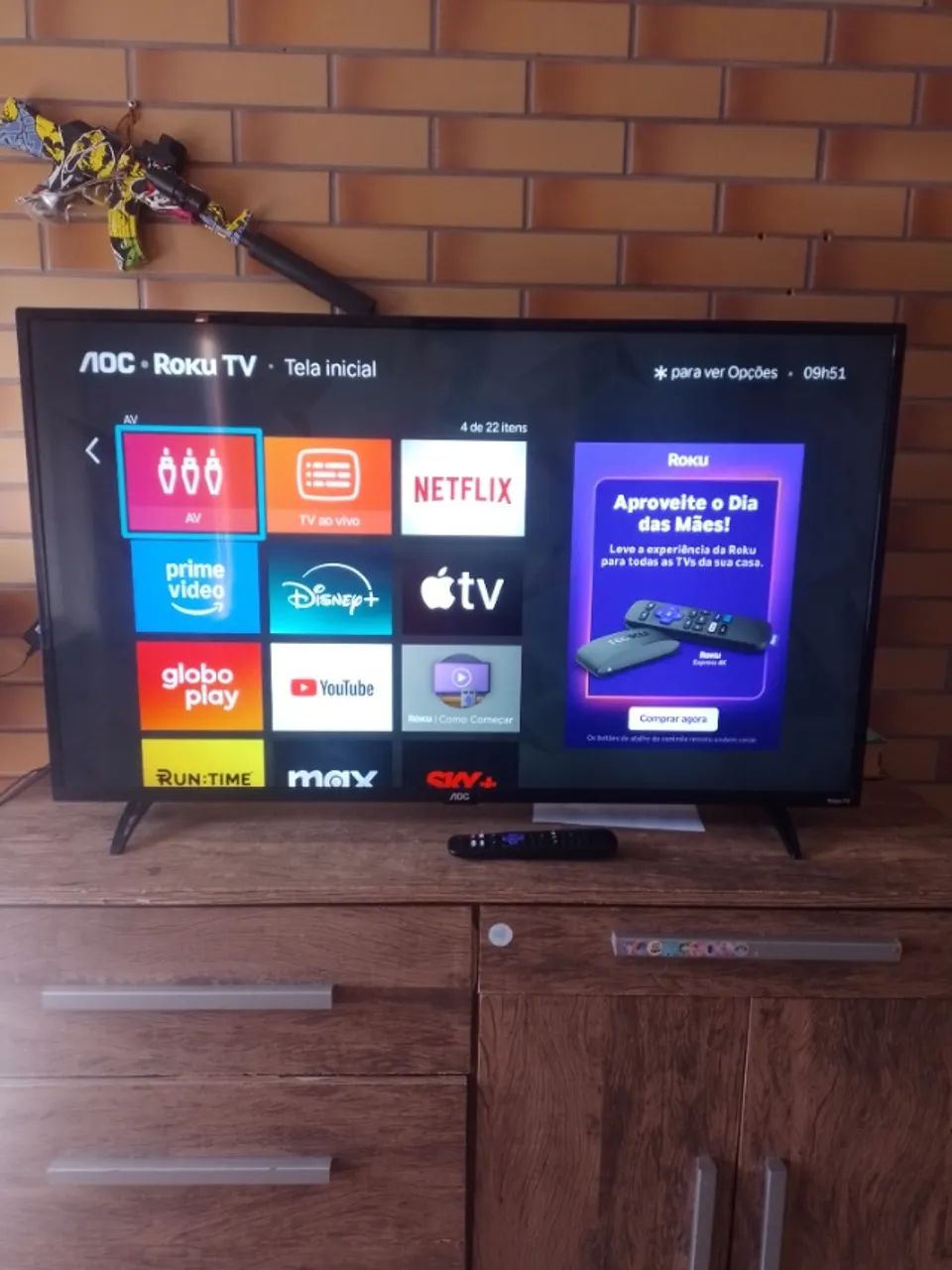 Smart TV 43? Completa Full HD DLED AOC com sistema operacional Roku, processador Quad C - Foto 2