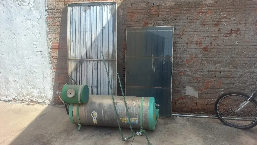 Boiller com 1 misturador e 2 placas uma com vidro quebrado