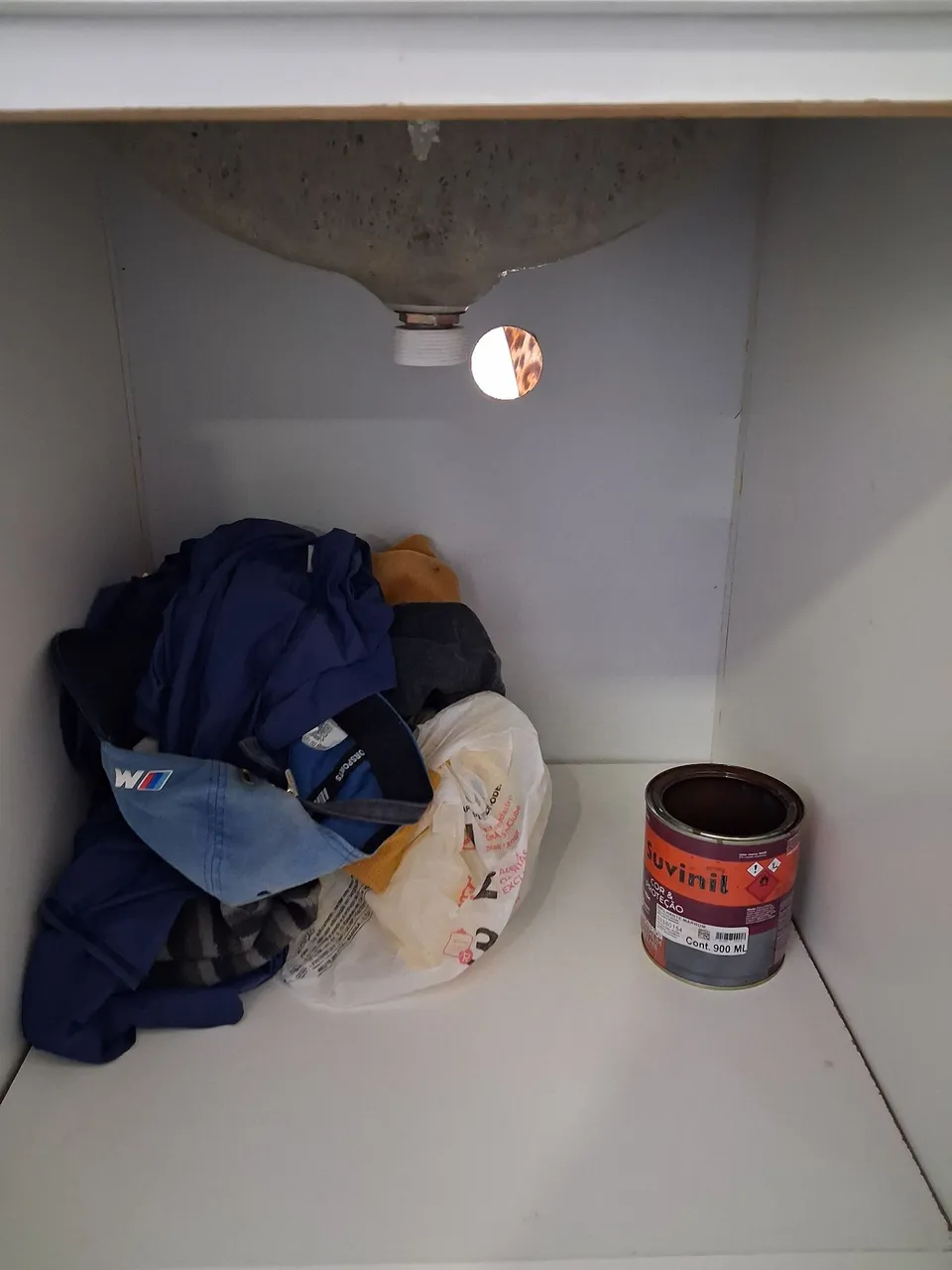 Vendo tanque com armário usado