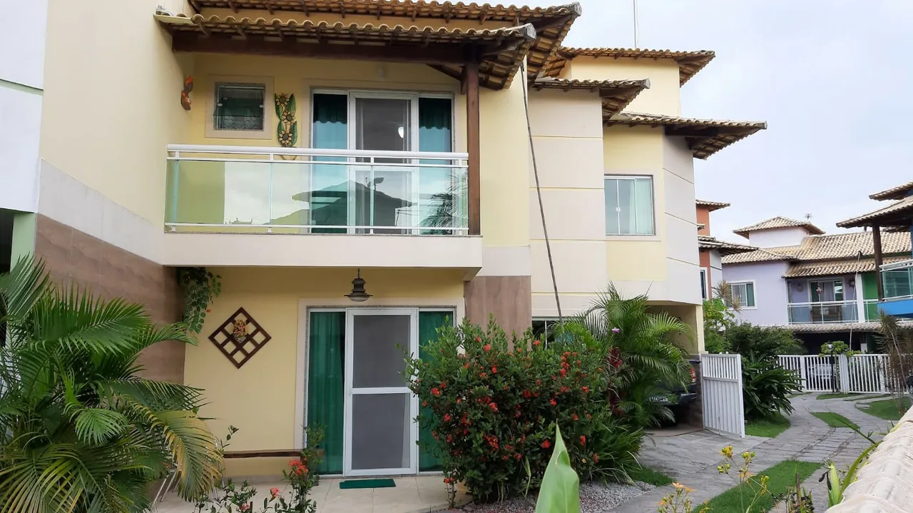 Casa com piscina Itaúna três quartos ,segurança , farto comercio-doc. ok