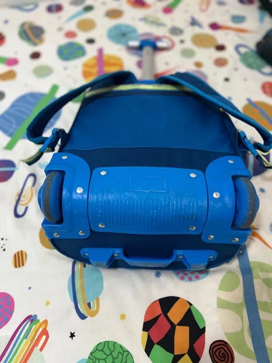 Mochila de rodinhas azul - ideal para crianças! - Foto 5