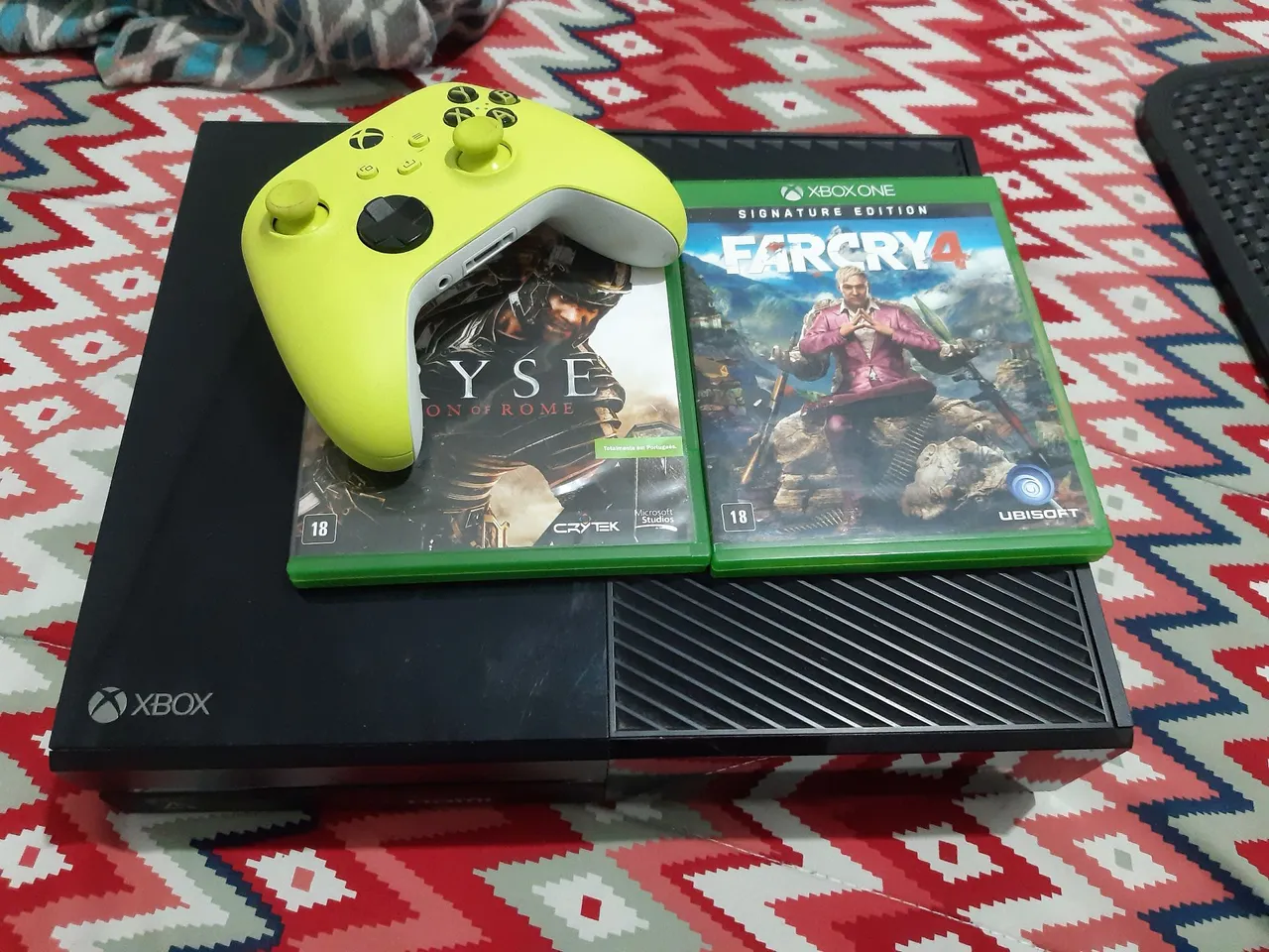 Xbox One com jogos Far Cry 4 e Ryse: Son of Rome