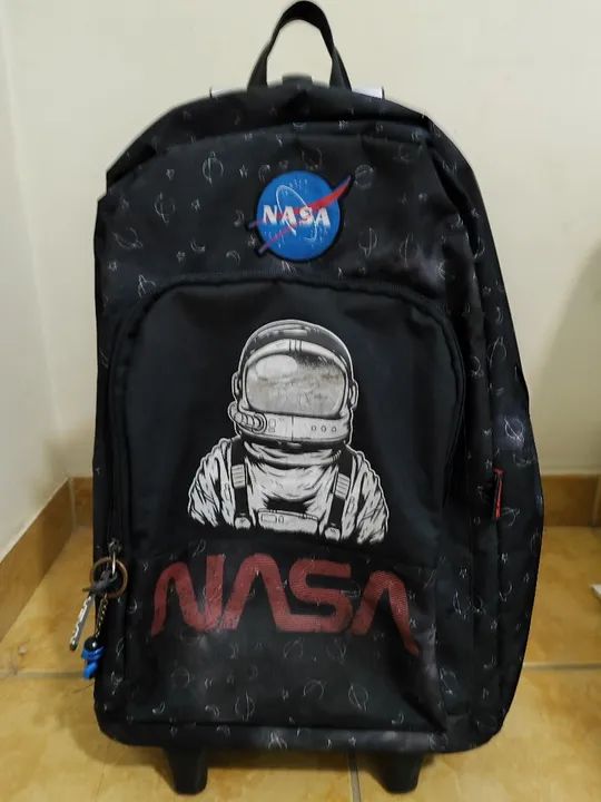 Mochila de rodinhas NASA - Astronauta - Usada