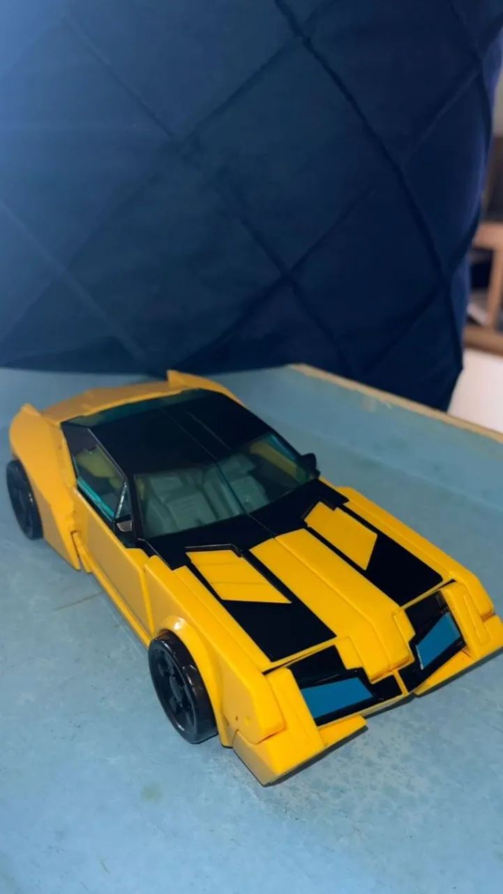 Transformers - Boneco Bumblebee - linha Robots in Disguise (RID). 