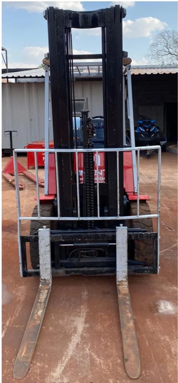 Empilhadeira Clark 2,5t - Foto 2