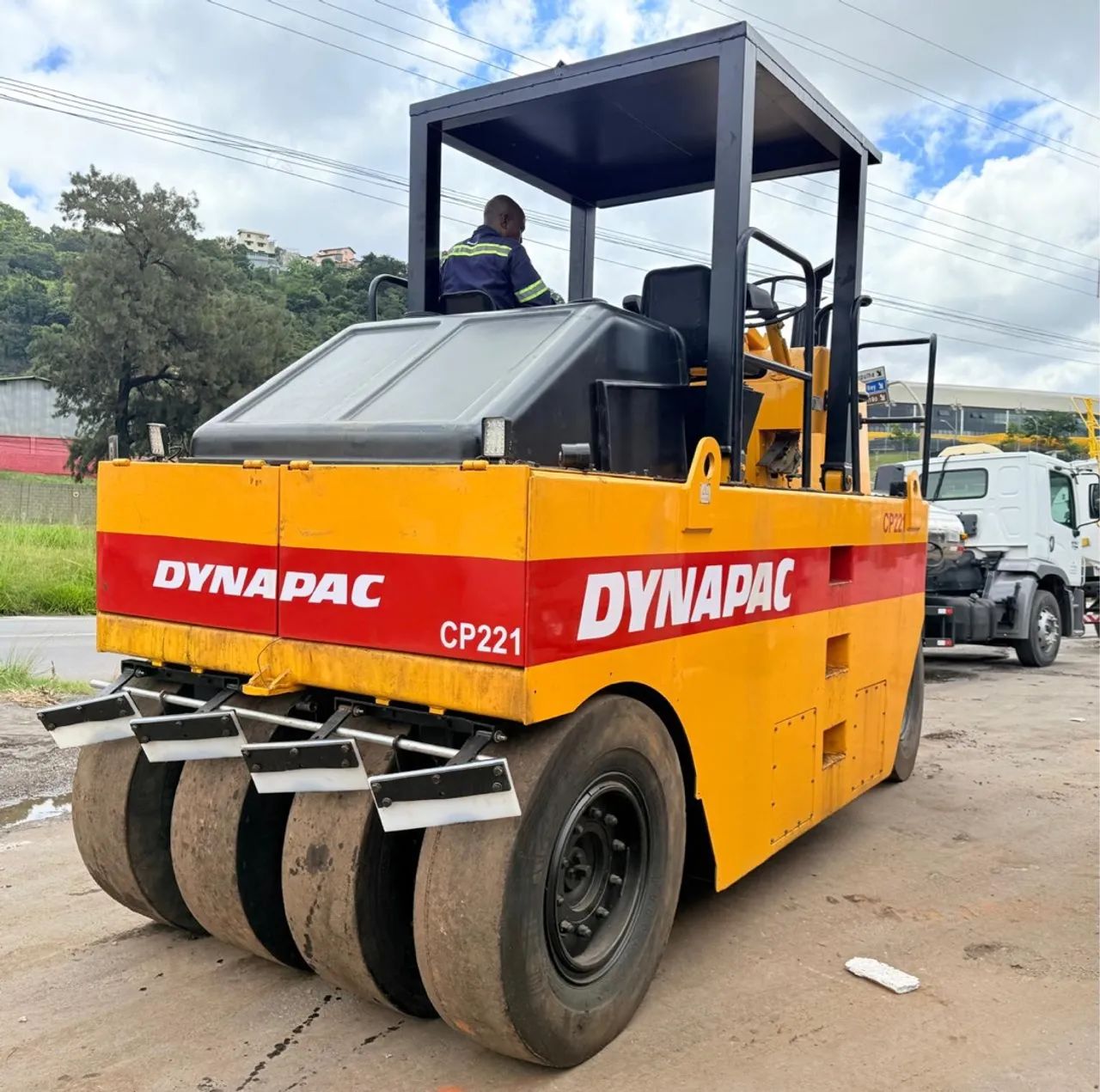 Rolo de pneus Compactador DYNAPAC CP221 - Foto 4