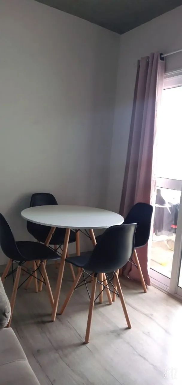 Table with 4 chairs64166948828035121