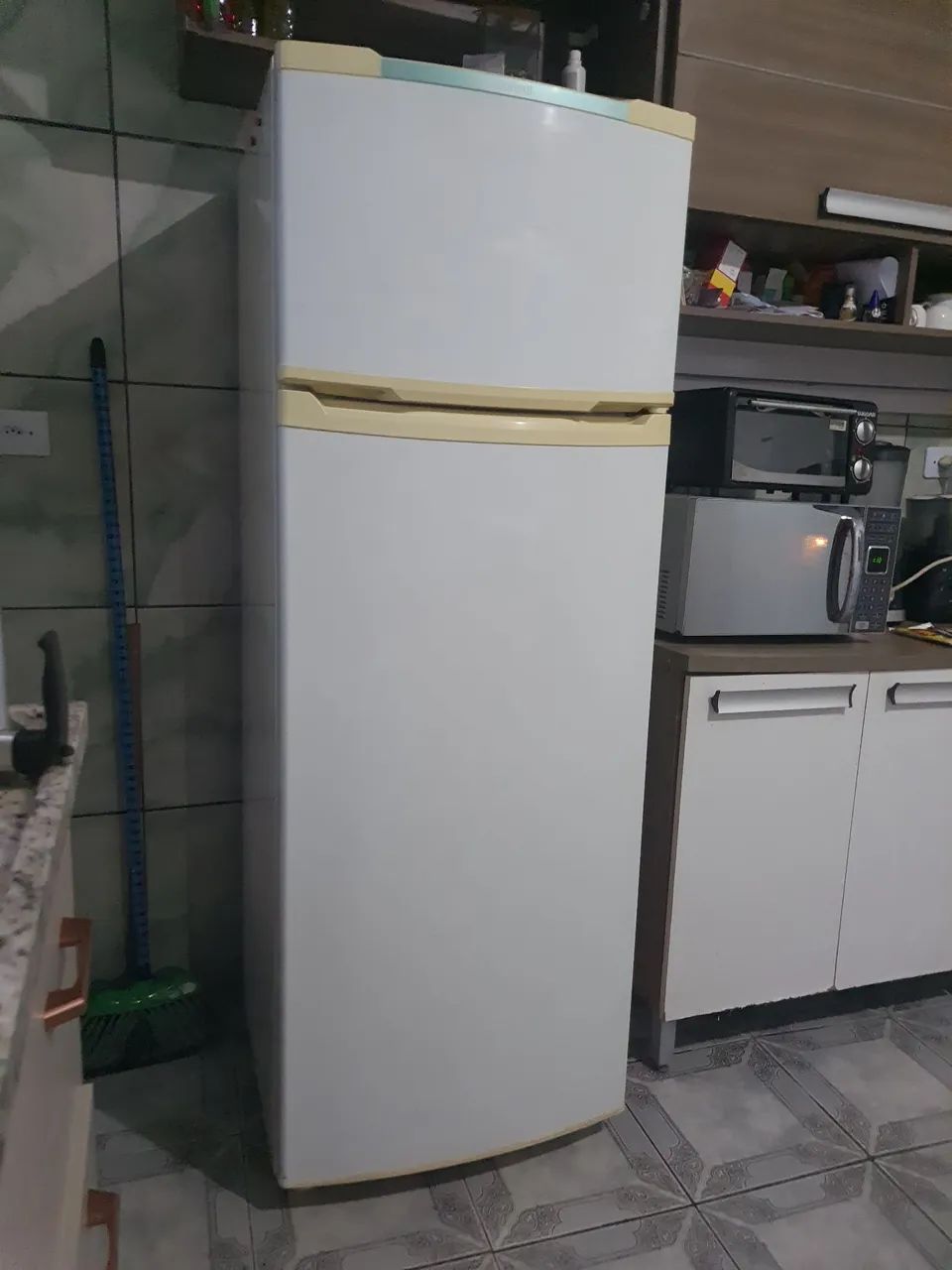 Geladeira e sofá  - Foto 4