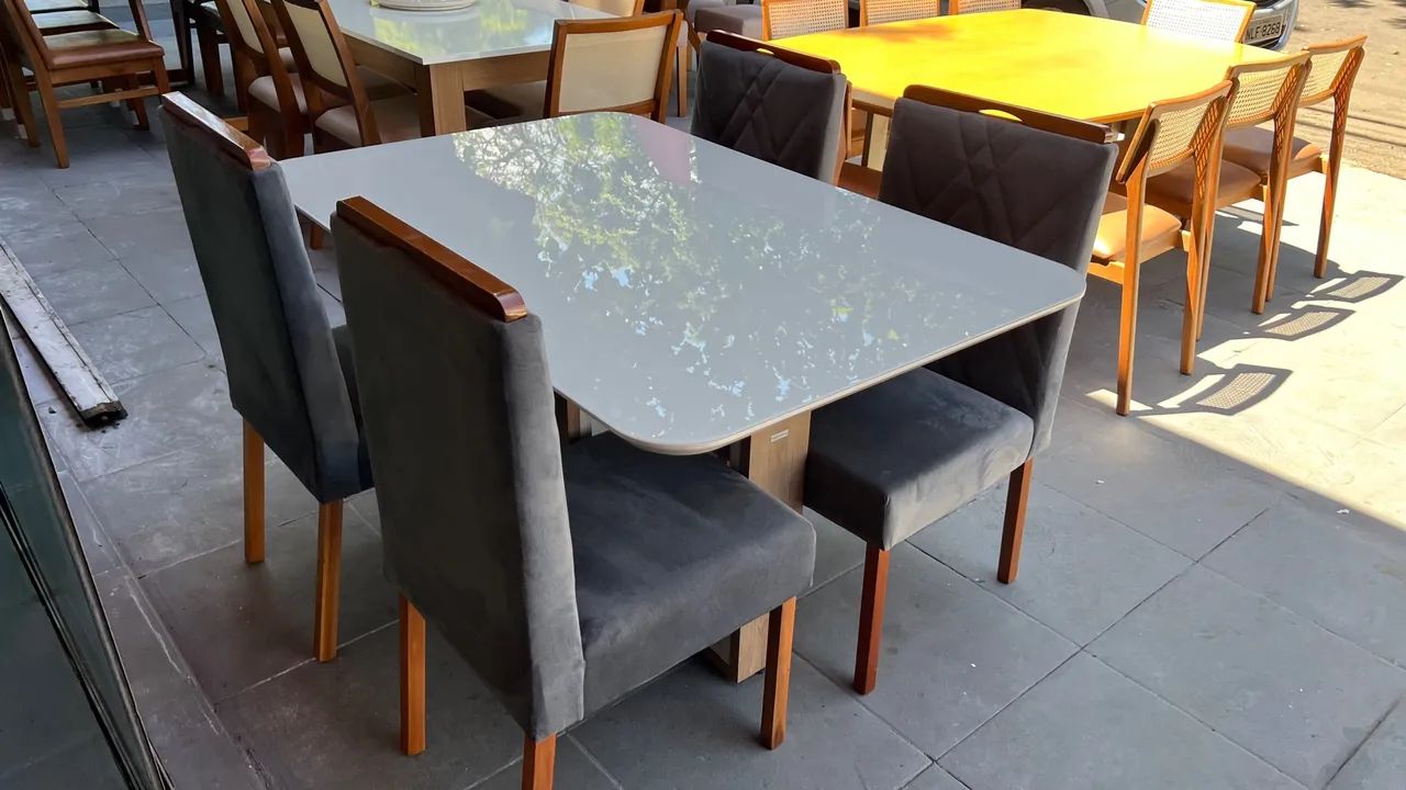 Conjunto Mesa de Jantar com 4 Cadeiras de madeira  - Foto 3