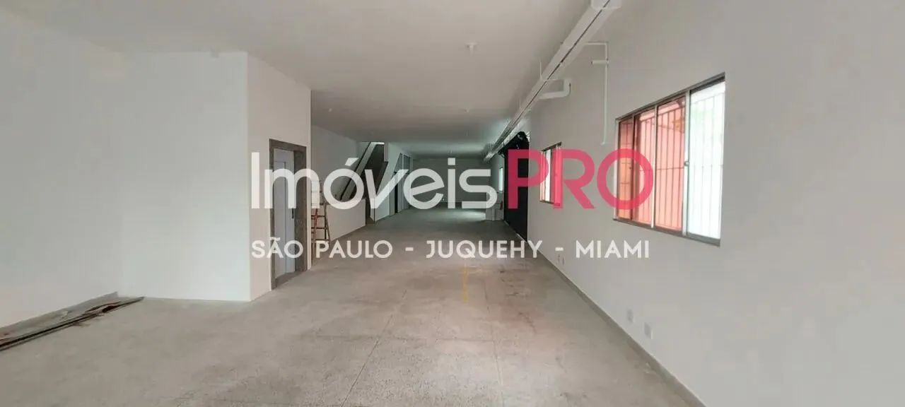 Comercial de 4 Andares e Elevador a 800 metros da Rodovia dos Imigrantes (SP-160).