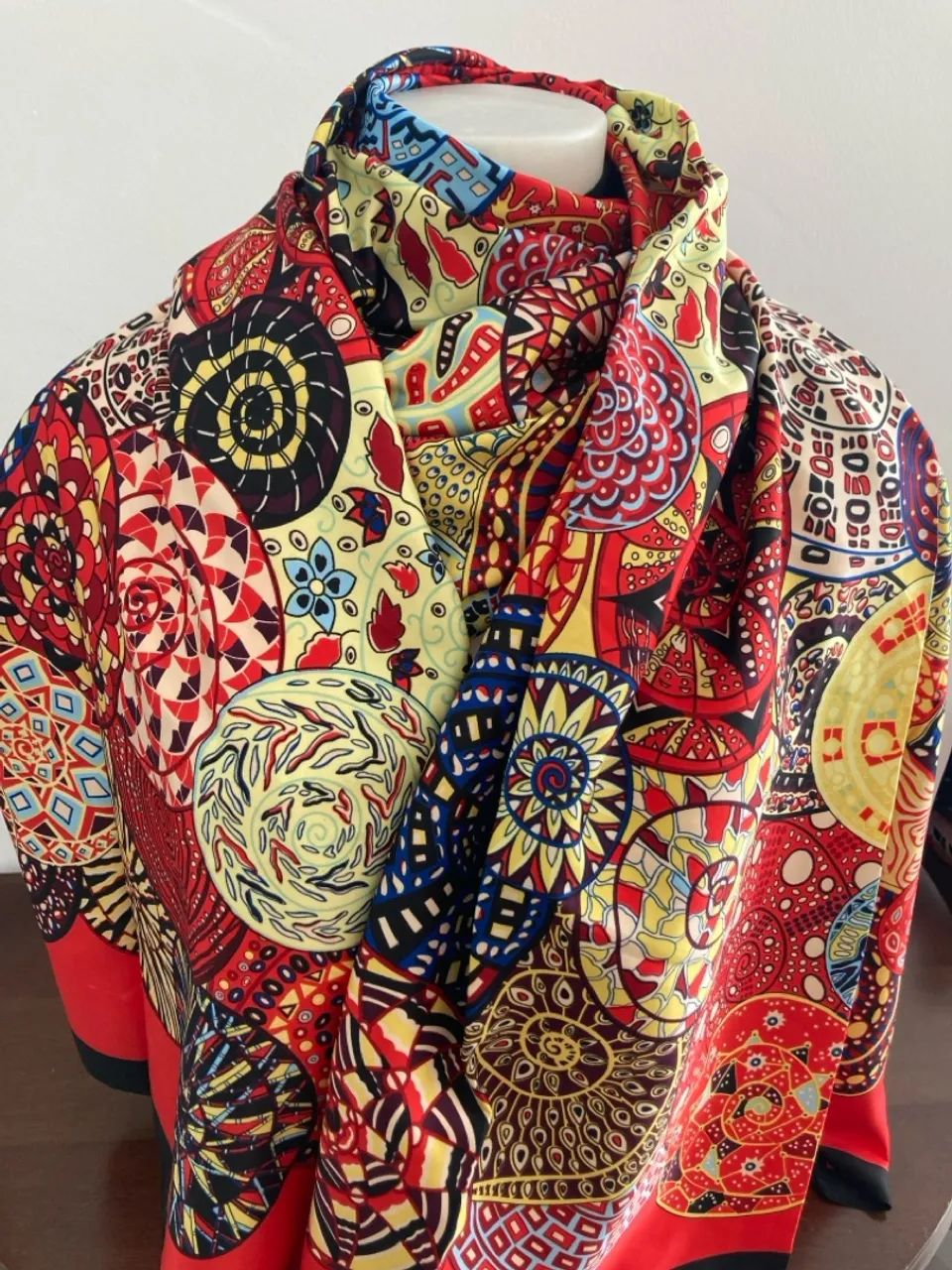 Lenço tipo seda , cetim,  estampado vibrante - Foto 3