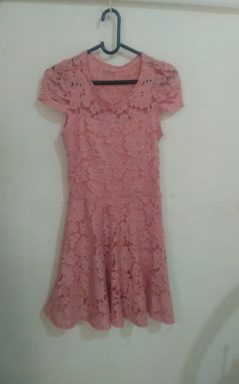 Vestido Rosa de Renda Floral