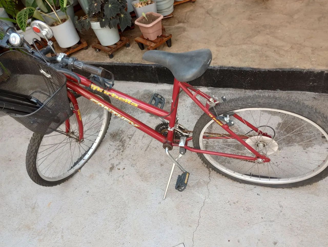 Bicicleta aro 26 com capacete 
