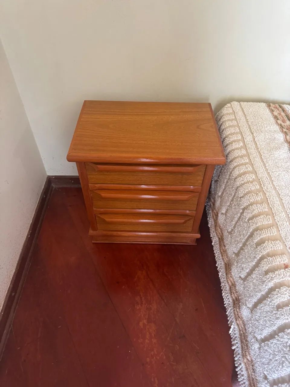 2 Gaveteiro de Madeira