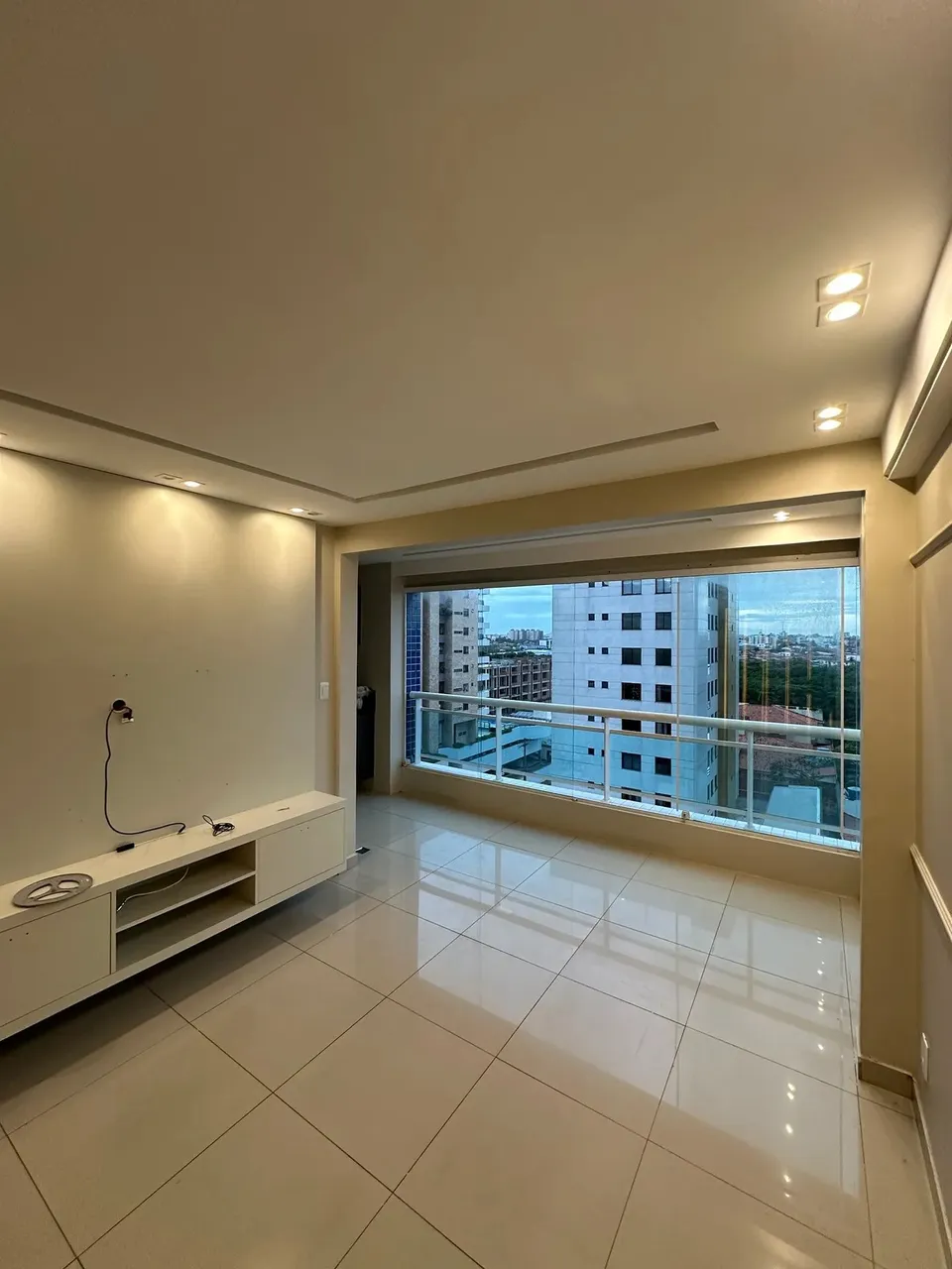 APARTAMENTO PROJETADO NA PENÍNSULA COM 2 SUÍTES