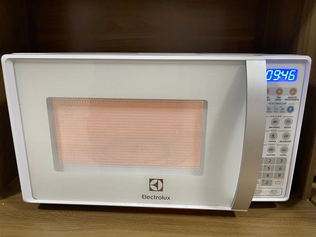 Micro-ondas Electrolux com diversas funções