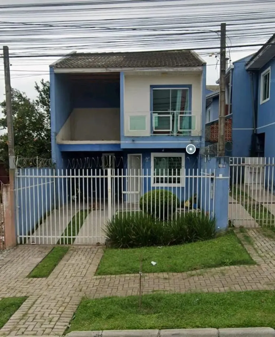 Sobrado com 78 m2 com 3 quartos sendo uma suíte em Tatuquara - Curitiba - PR