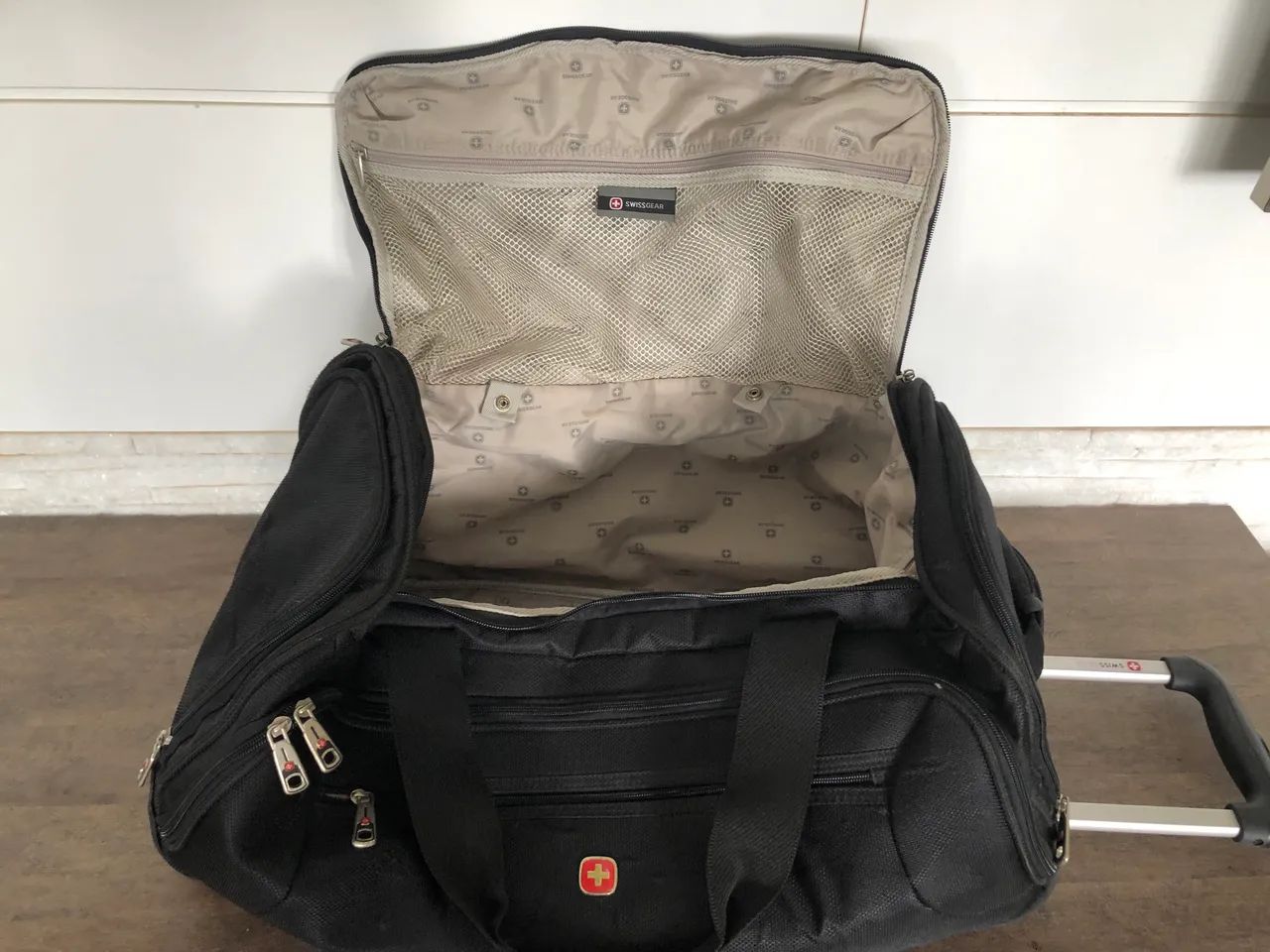 Mala bolsa original Swissgear com rodinhas  - Foto 4