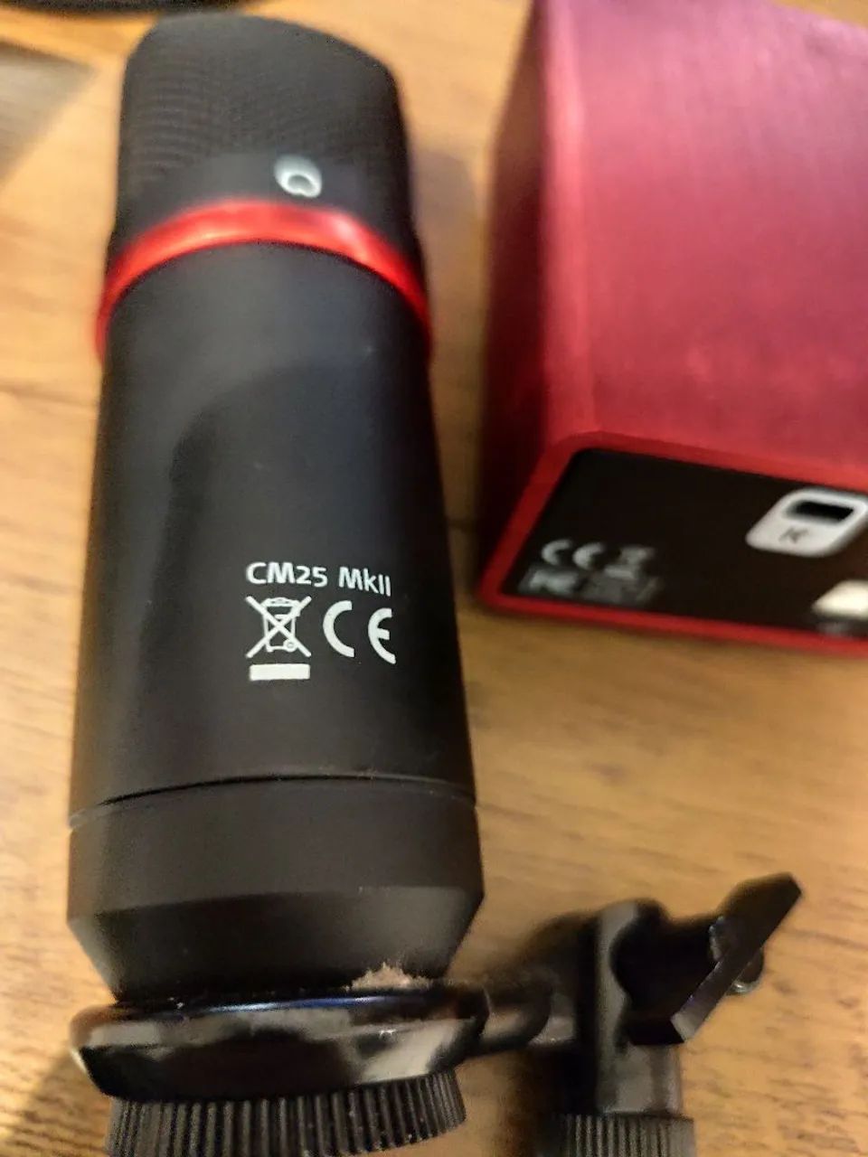 Interface de áudio Focusrite + Microfone - Foto 5