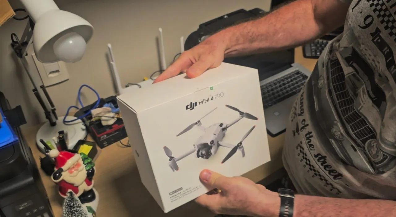 DJI Mini 4 Pro Combo Fly More Plus, 03 Baterias de 45 minutos.