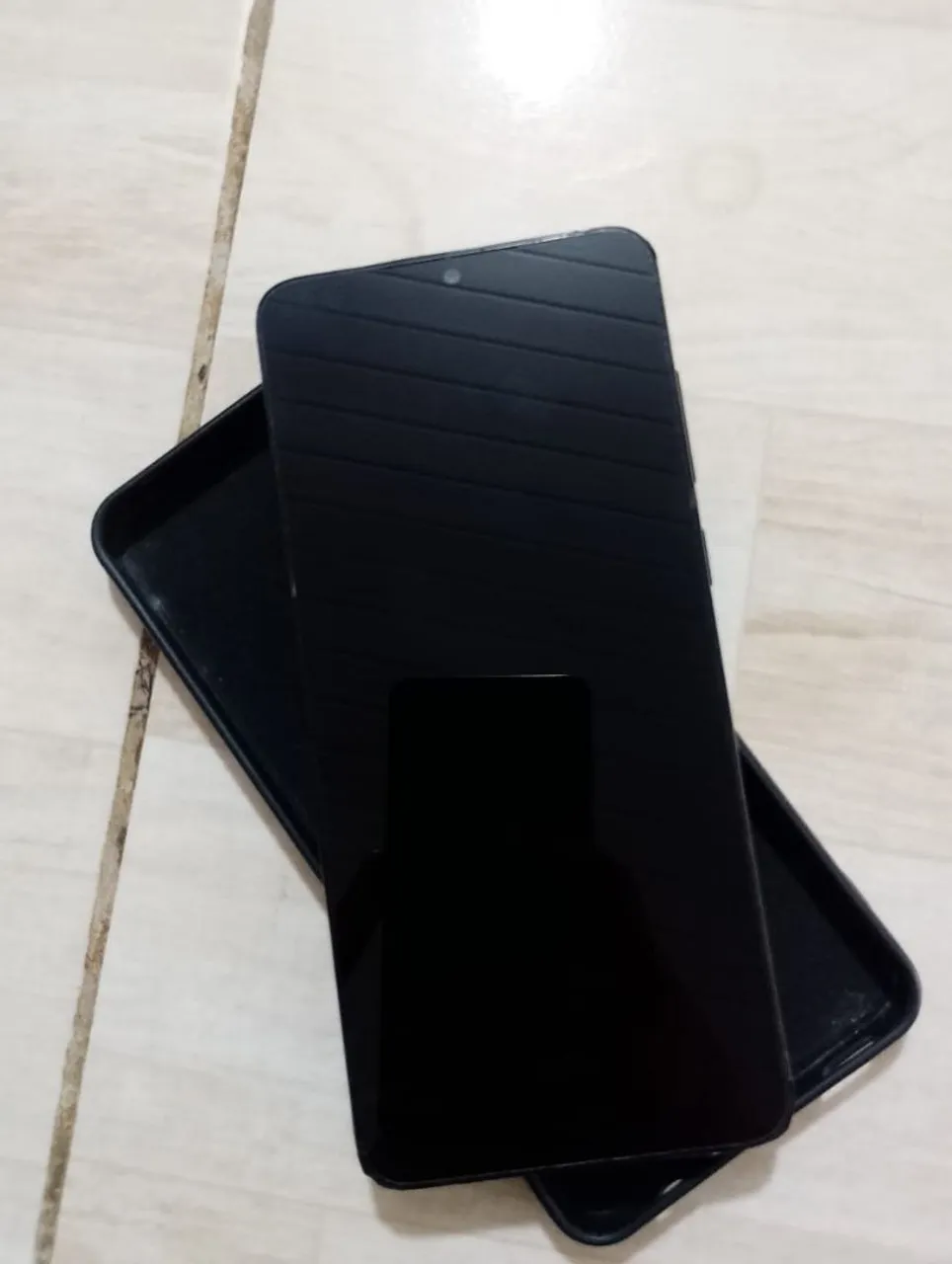 Vende se dois celulares uma A05 e o outro mto g14