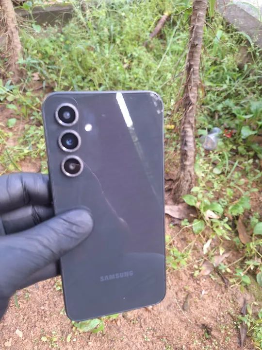 Vendo A54 5g 8+8 de RAM Total 16 de RAM 256 gigas com nfc biometria na tela câmera top - Foto 2