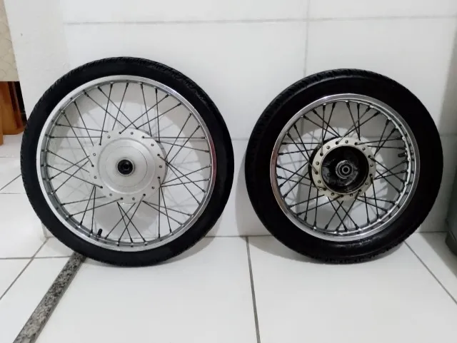 Roda biz com pneu com câmara