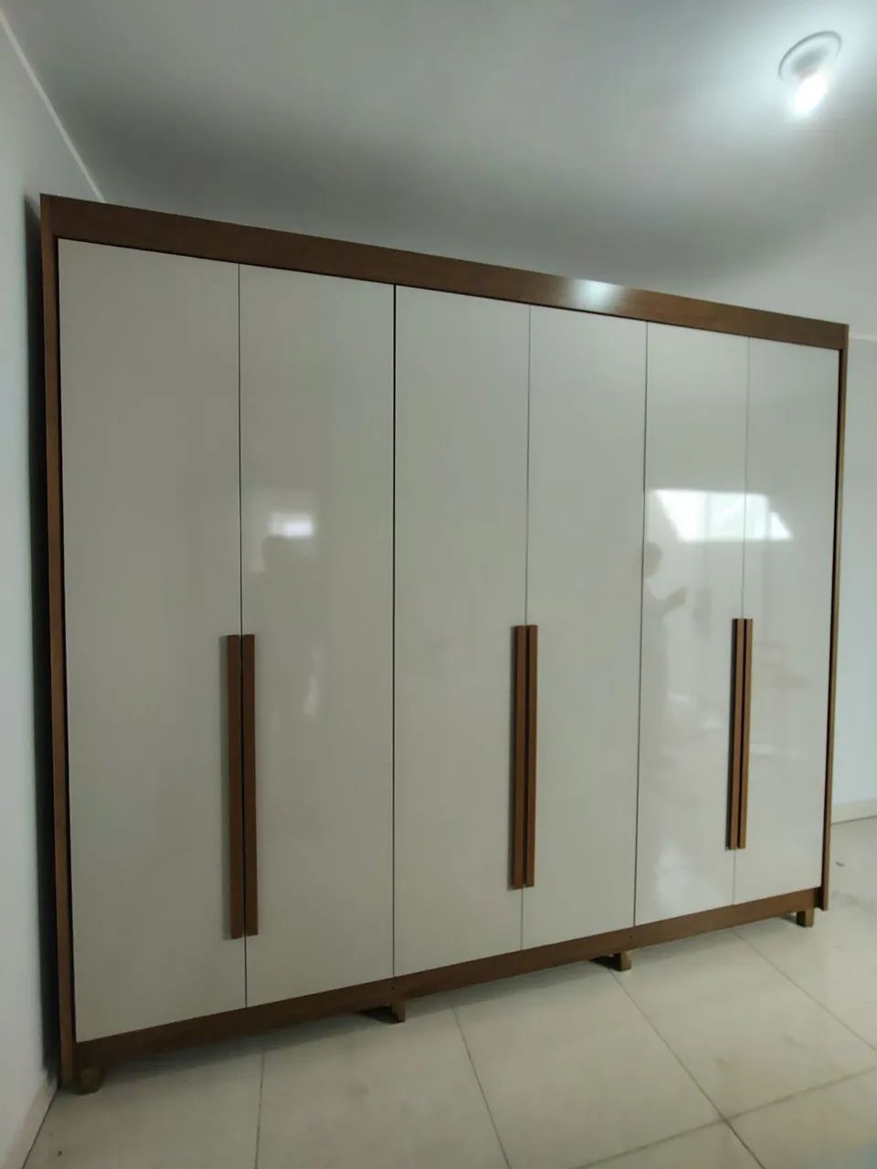 Guarda-Roupa Moderno com Design Elegante - Foto 3