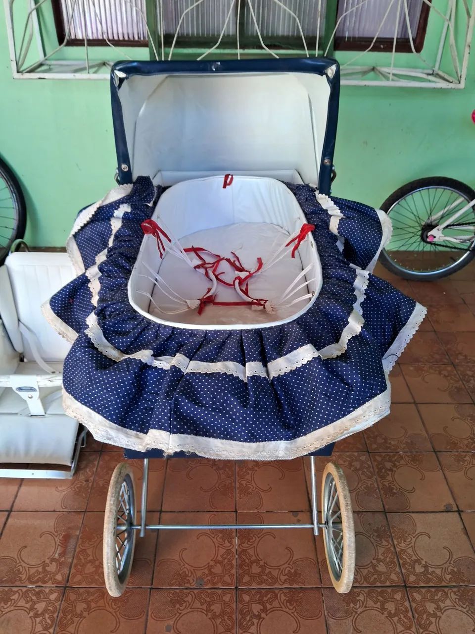 Carrinho de Bebê Antigo Clássico - Foto 4