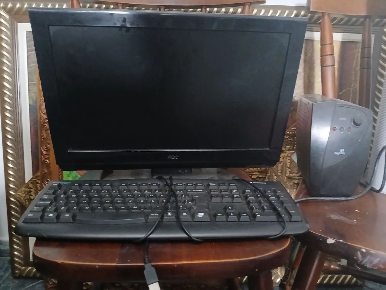 Tv Monitor LCD 32 polegadas, teclado e estabilizador 