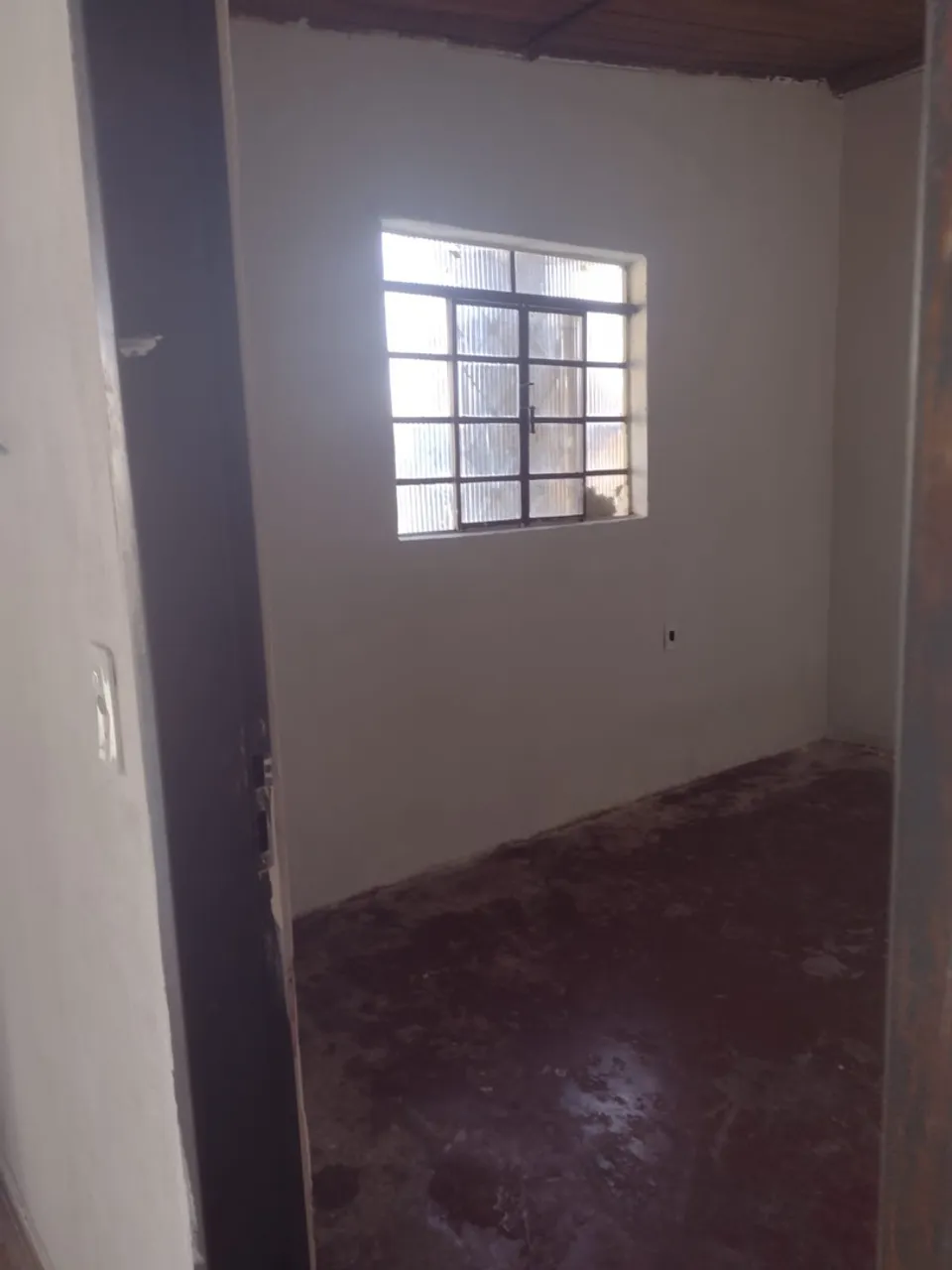 Aluga-se casa no Vila Eliane
