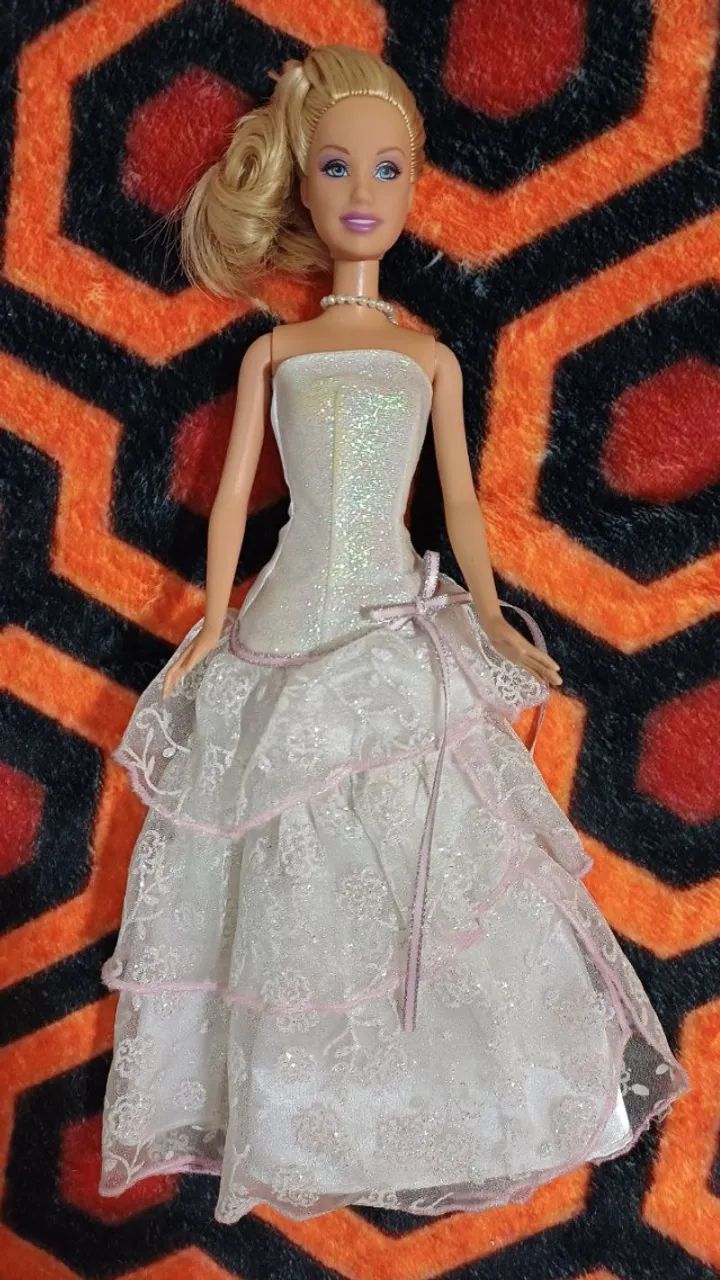 Barbie Noiva com colar e sapatinho - mattel 2005