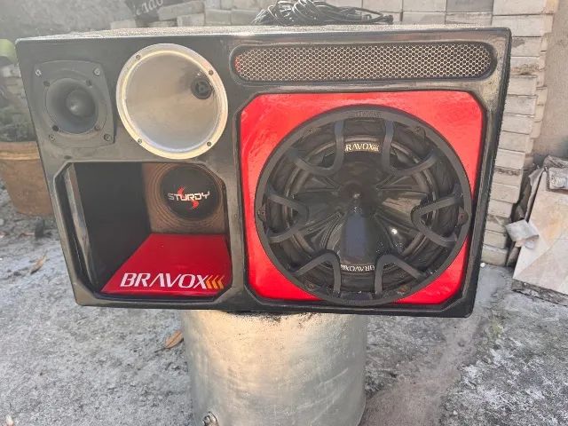 Vendo um caixa de som para carro ou uso em casa