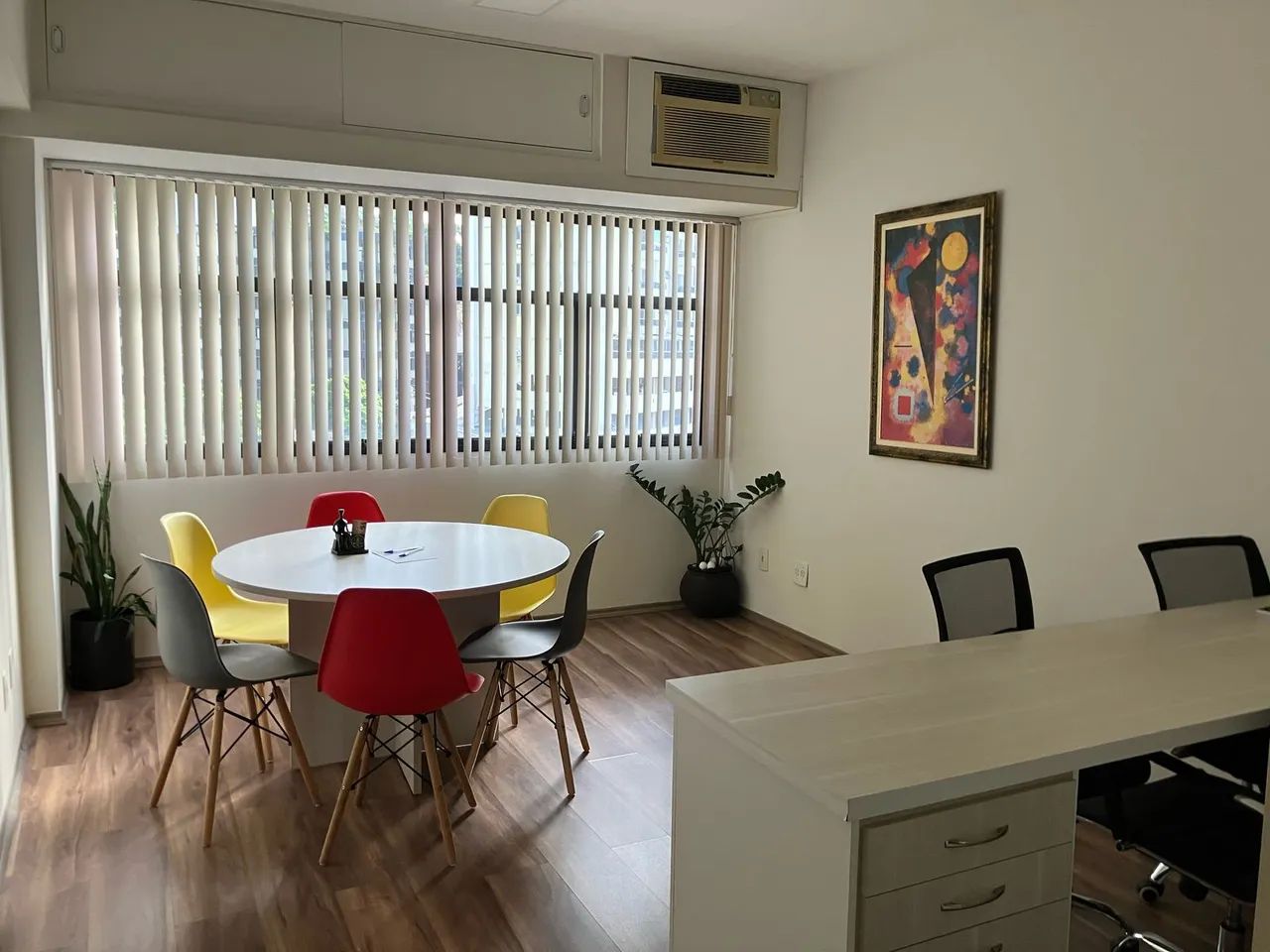 Sala mobiliada localizada na Reta da Penha- Vitoria ES