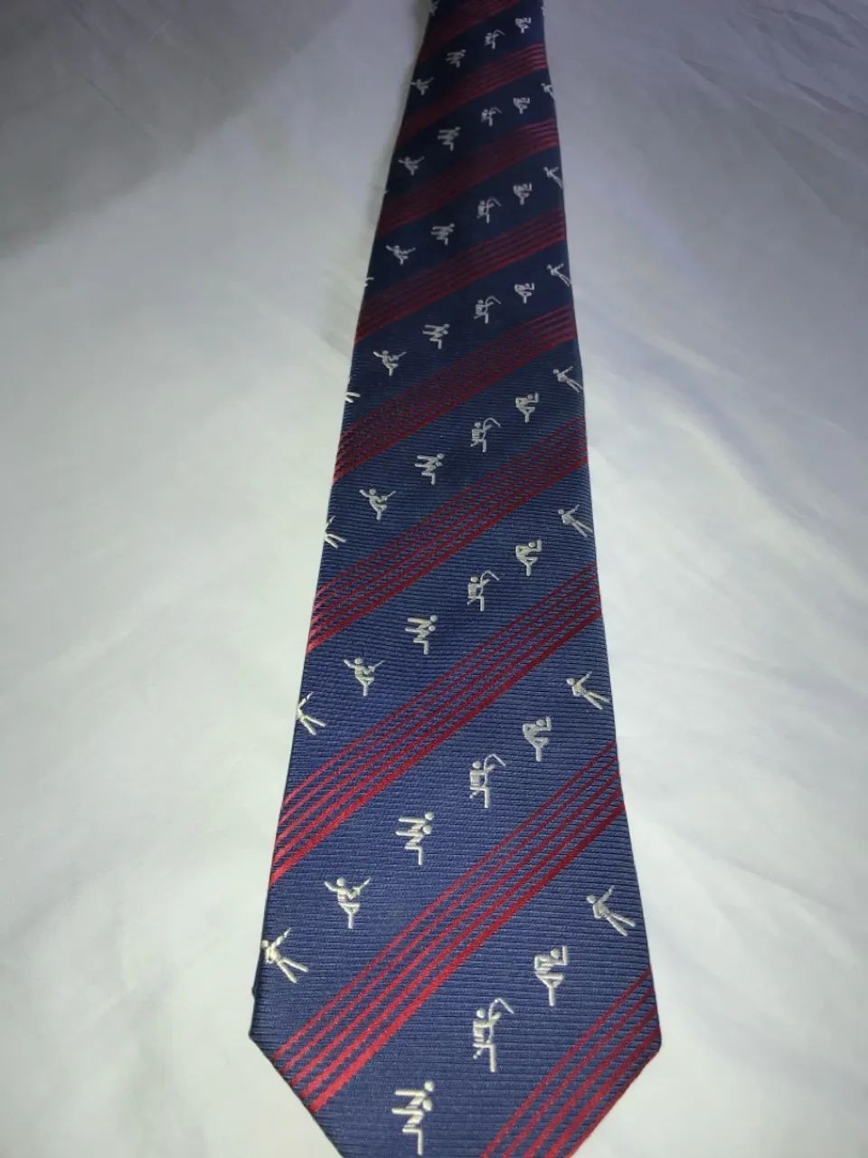 Gravata azul com detalhes esportivos  - Foto 3