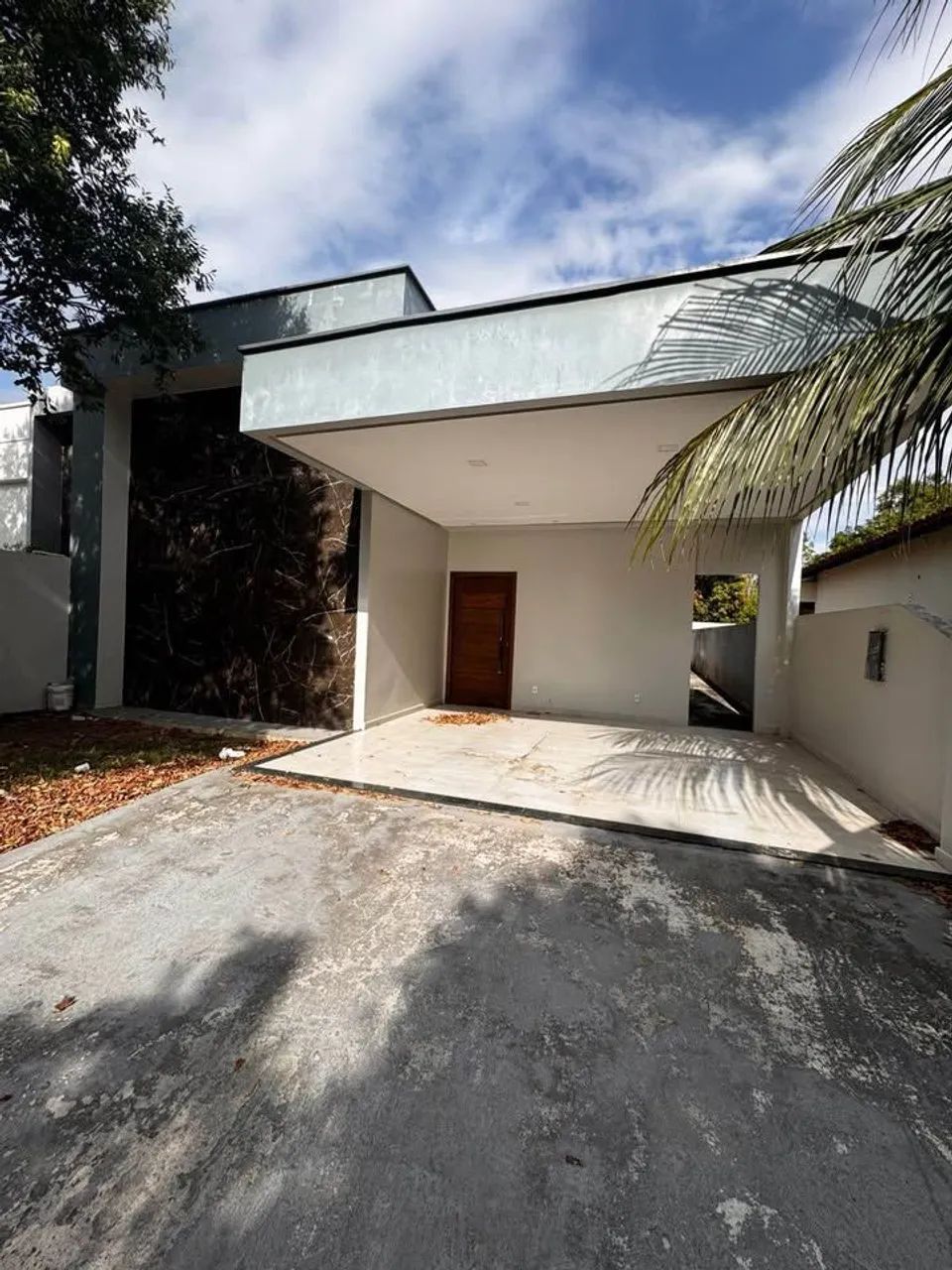 # CASA COM 3 QUARTOS 3 BANHEIROS 