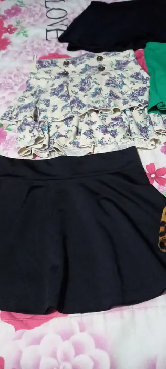 Lotinho de mini saias,saia shorts,3 macaquinhos.