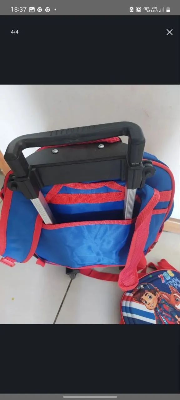 Kit com mochila de rodinhas com lancheira termica e estojo  - Foto 2