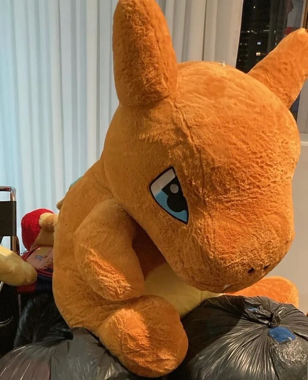 Pelúcia gigante Charizard Pokémon  - Foto 3