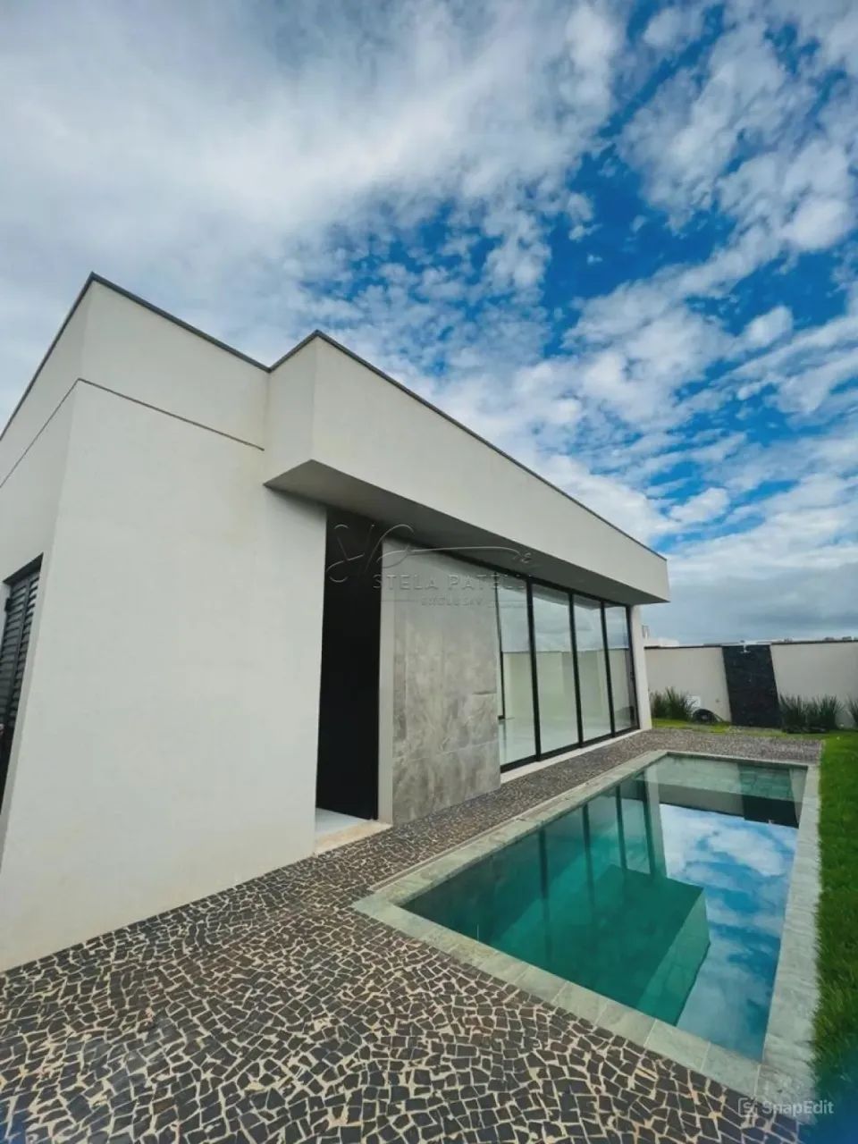 Casa de 274m² com 03 suítes para locação e venda em condomínio - Alphaville - Foto 2